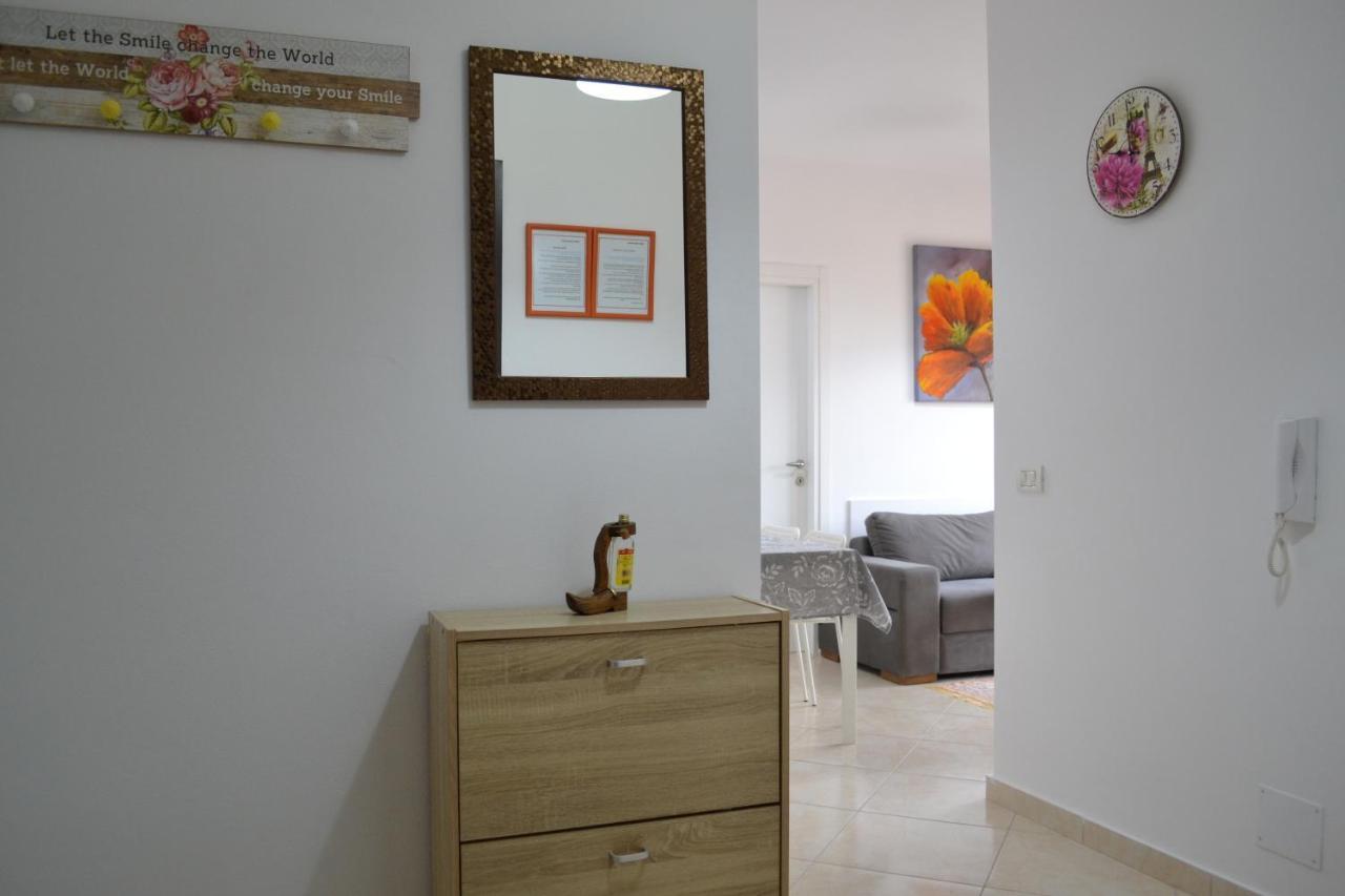 Flowers & Green 2 Bedrooms Apartment & Box Garage Vlore Exterior photo