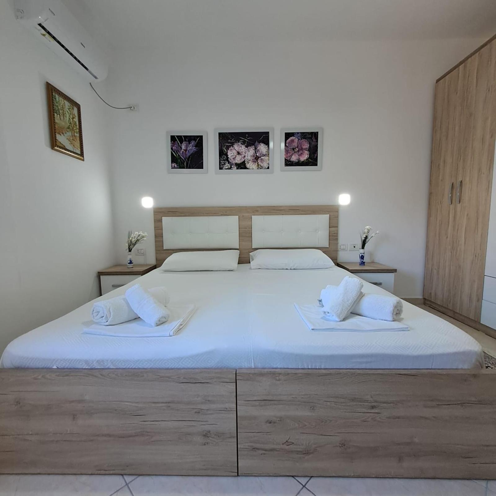 Flowers & Green 2 Bedrooms Apartment & Box Garage Vlore Exterior photo