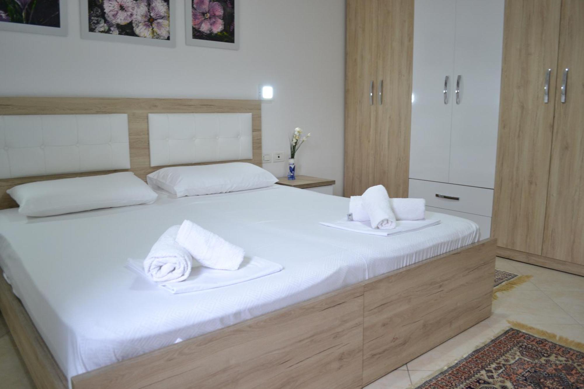Flowers & Green 2 Bedrooms Apartment & Box Garage Vlore Exterior photo